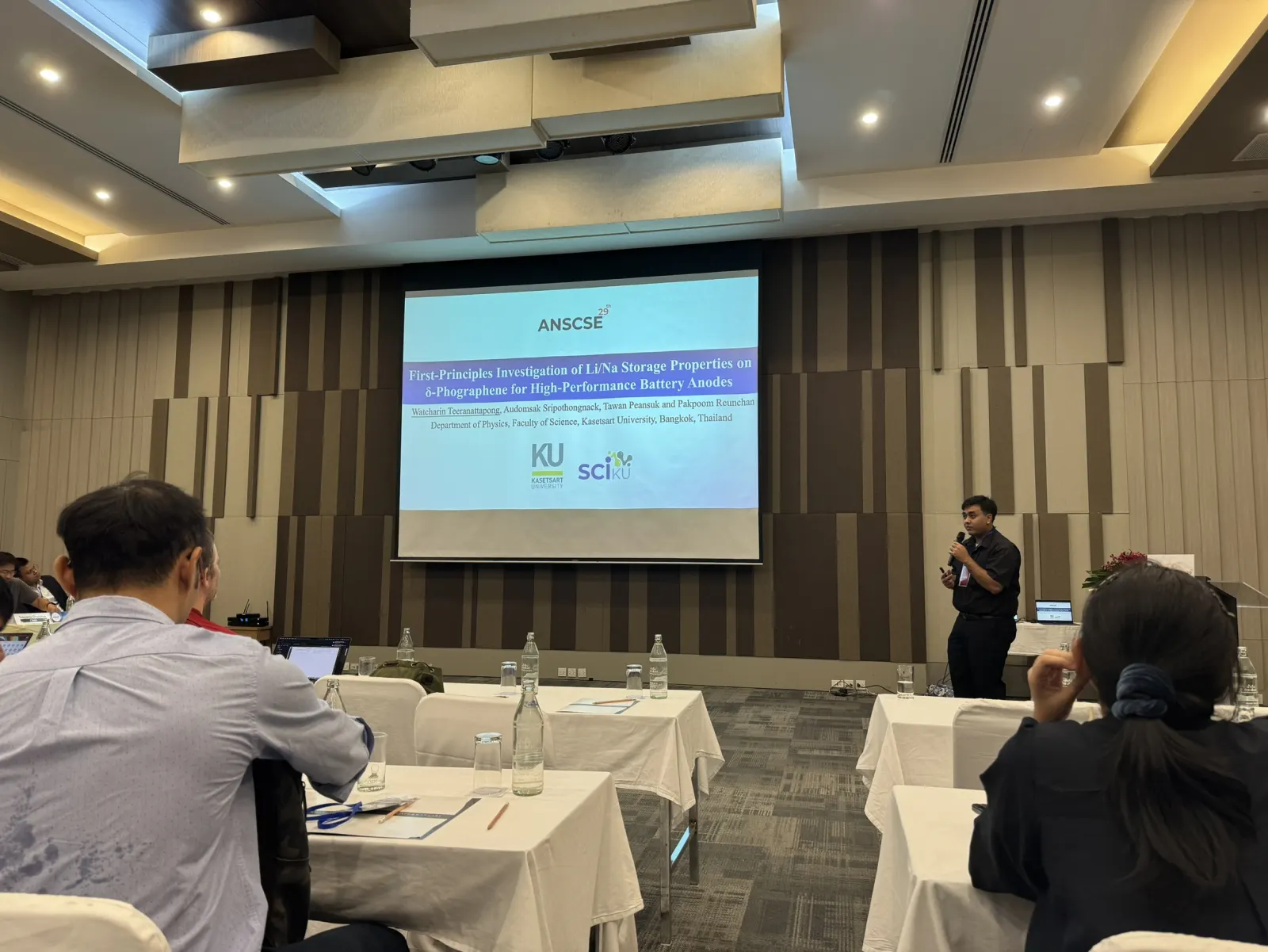 Watcharin Teeranattapong presenting battery-anode research at ANSCSE29